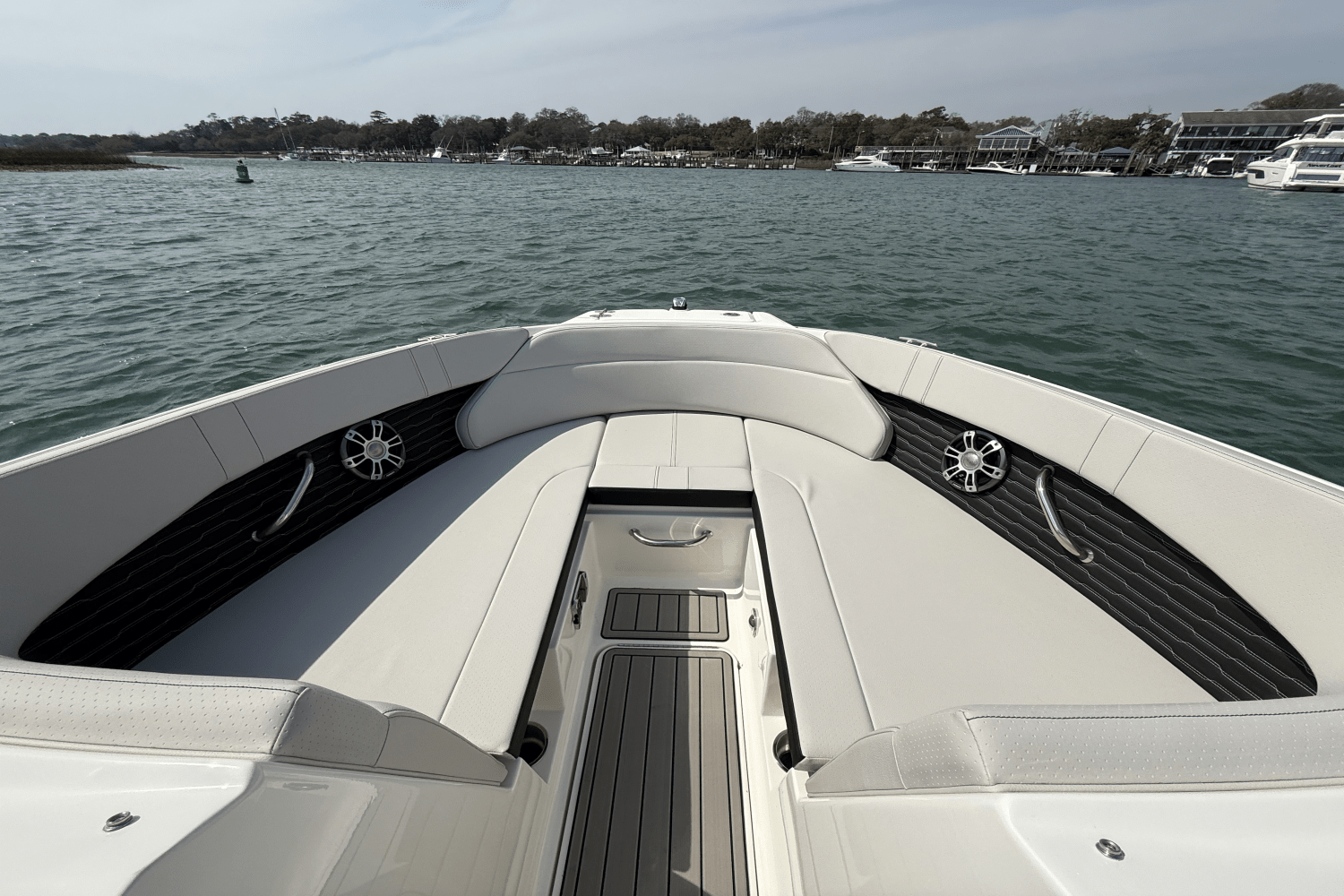 Slide: The Image of Sea Ray SPX 230 Outboard 2025 - 20