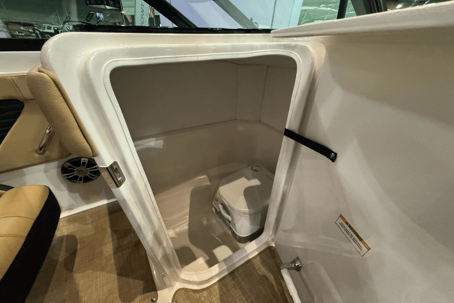 Slide: The Image of Sea Ray SPX 230 Outboard 2025 - 21