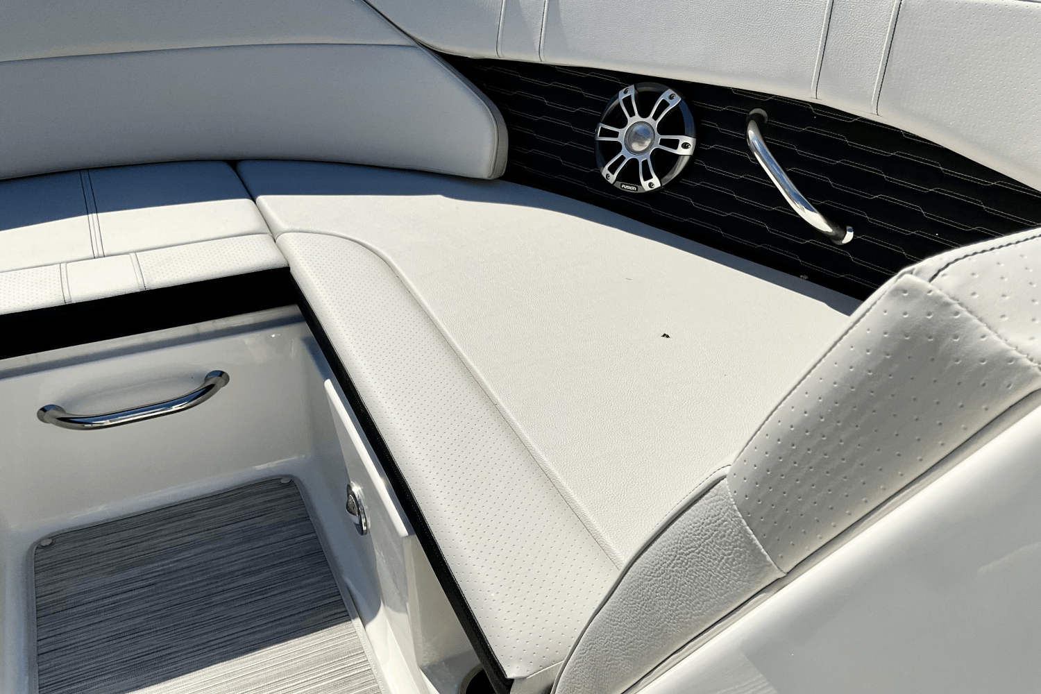 Slide: The Image of Sea Ray SPX 230 Outboard 2025 - 23