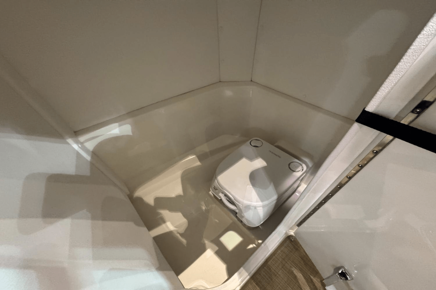 Slide: The Image of Sea Ray SPX 230 Outboard 2025 - 23