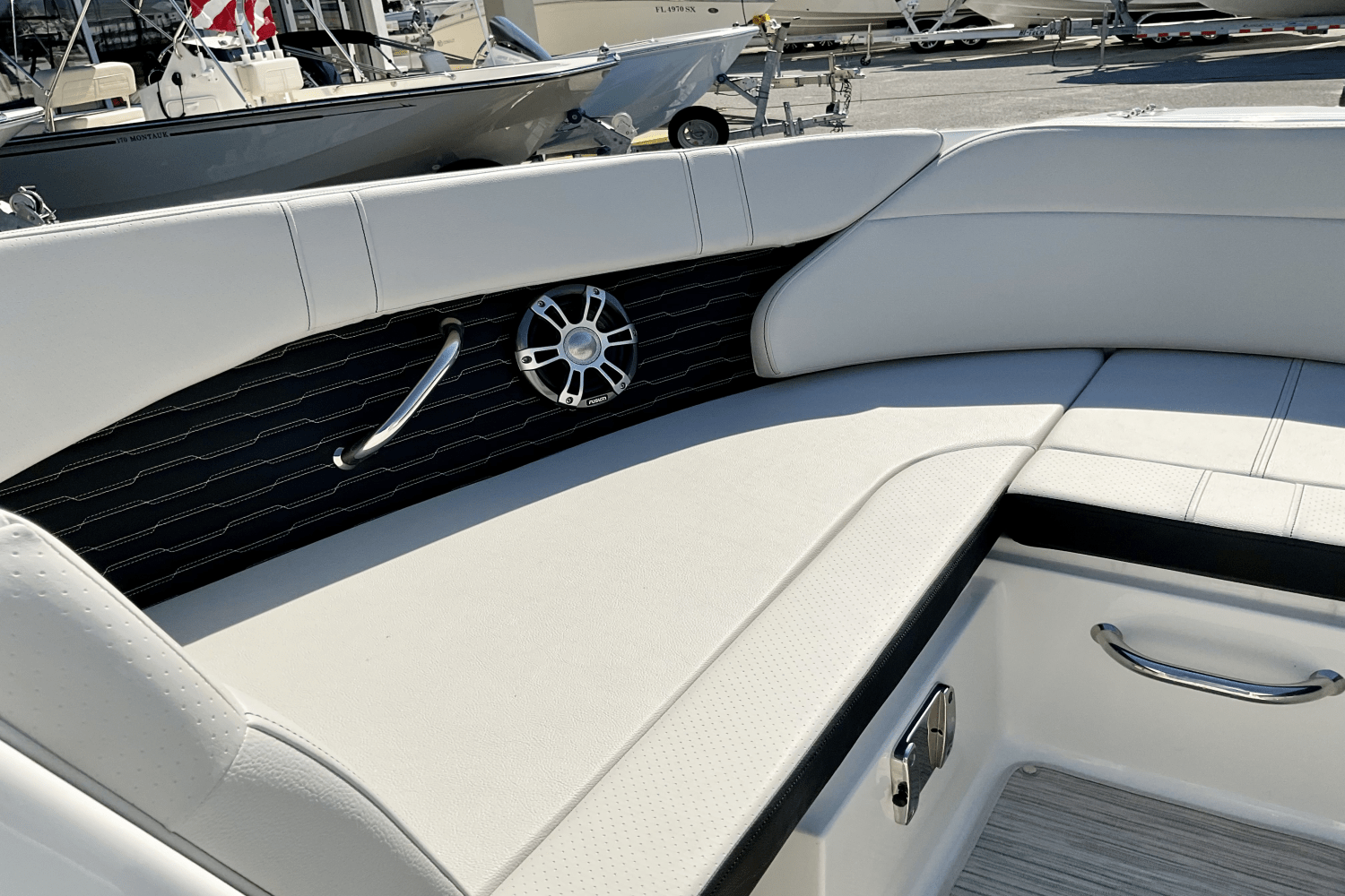 Slide: The Image of Sea Ray SPX 230 Outboard 2025 - 24