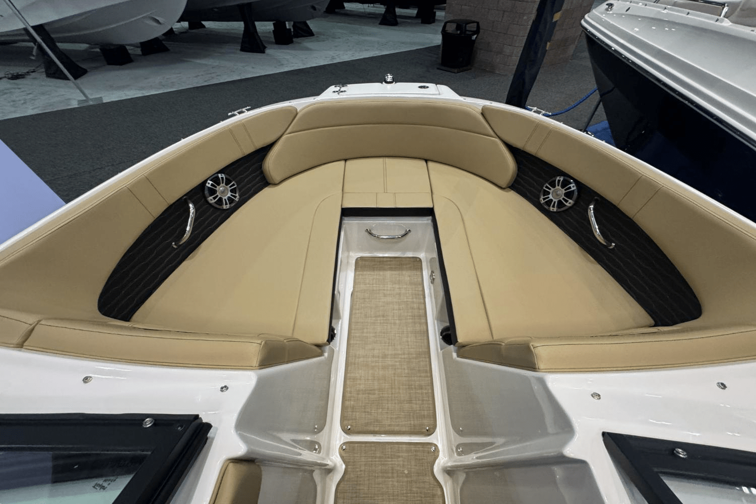Slide: The Image of Sea Ray SPX 230 Outboard 2025 - 24