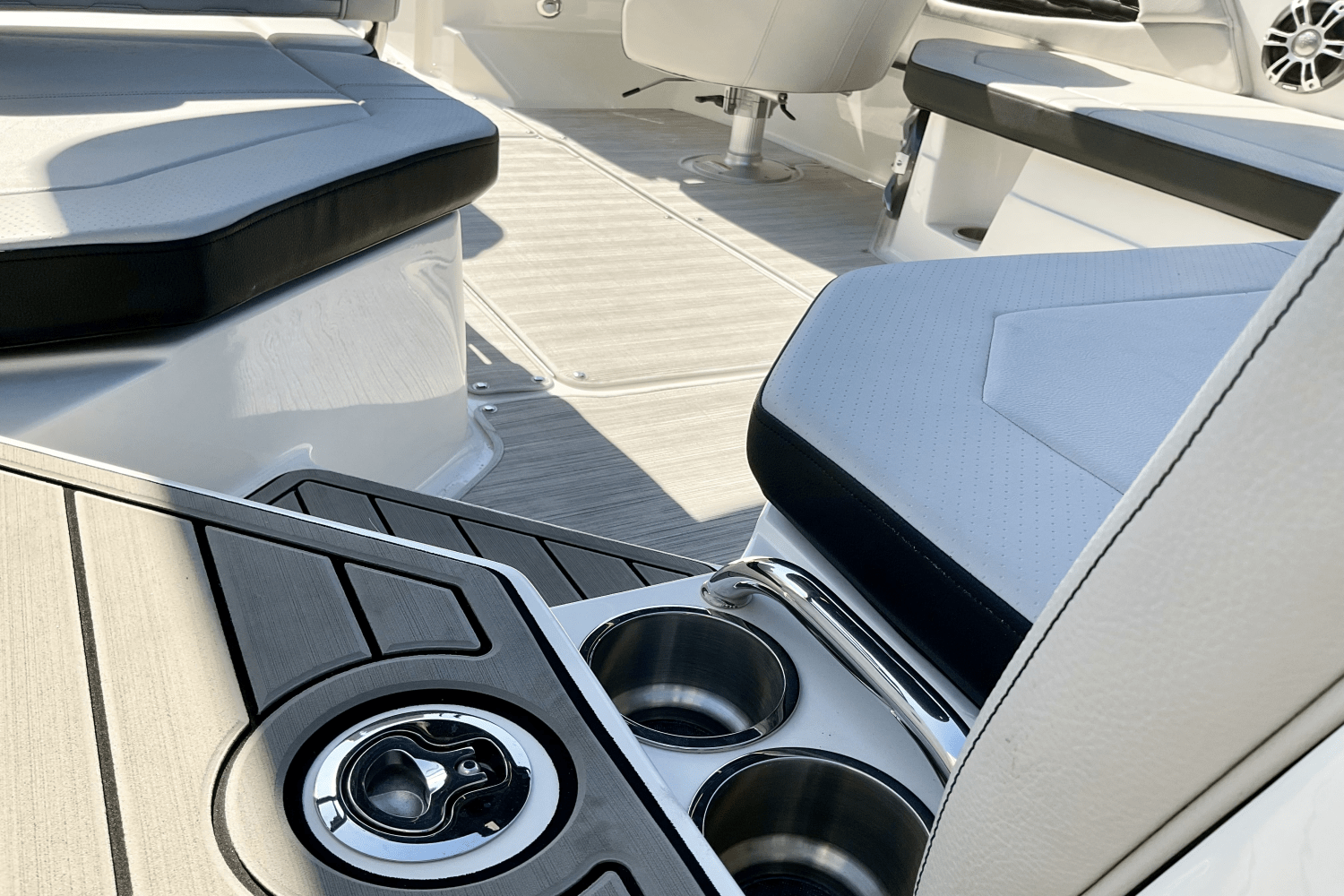 Slide: The Image of Sea Ray SPX 230 Outboard 2025 - 25