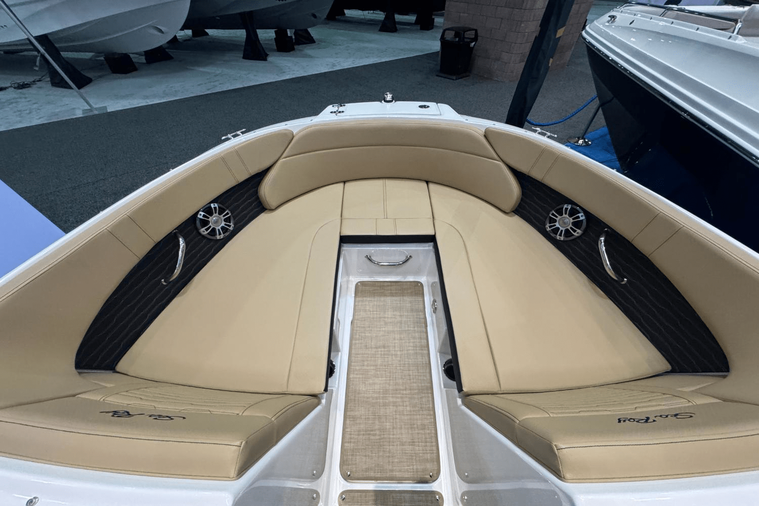 Slide: The Image of Sea Ray SPX 230 Outboard 2025 - 26