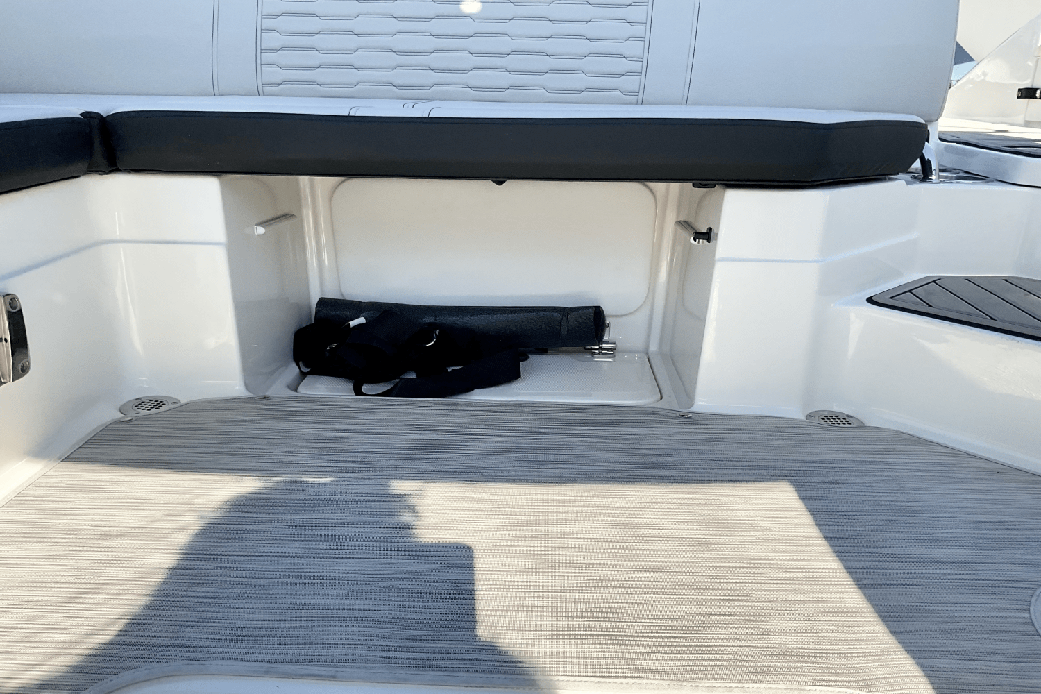 Slide: The Image of Sea Ray SPX 230 Outboard 2025 - 27