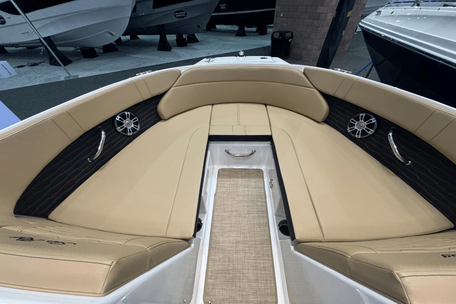 Slide: The Image of Sea Ray SPX 230 Outboard 2025 - 27