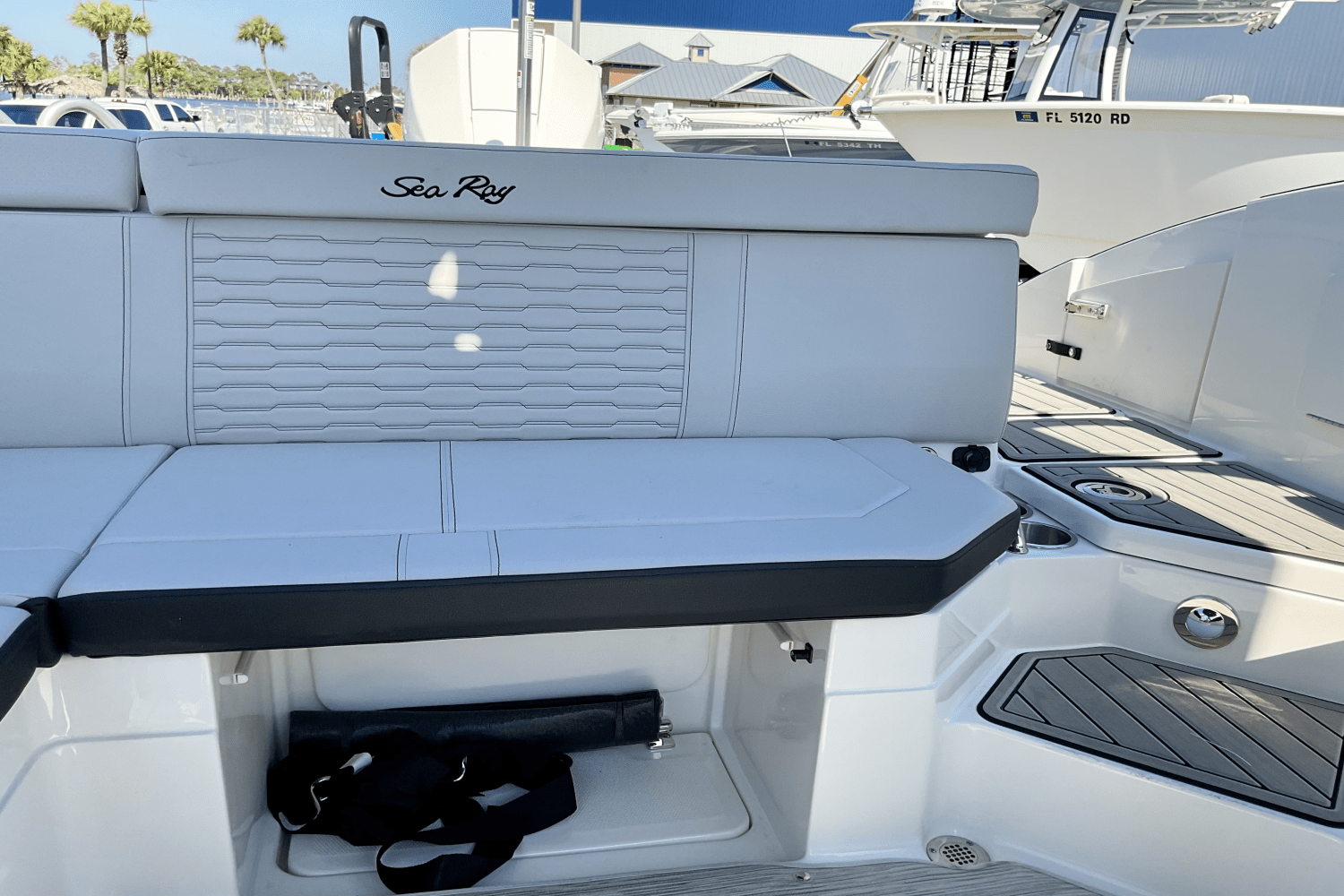 Slide: The Image of Sea Ray SPX 230 Outboard 2025 - 29