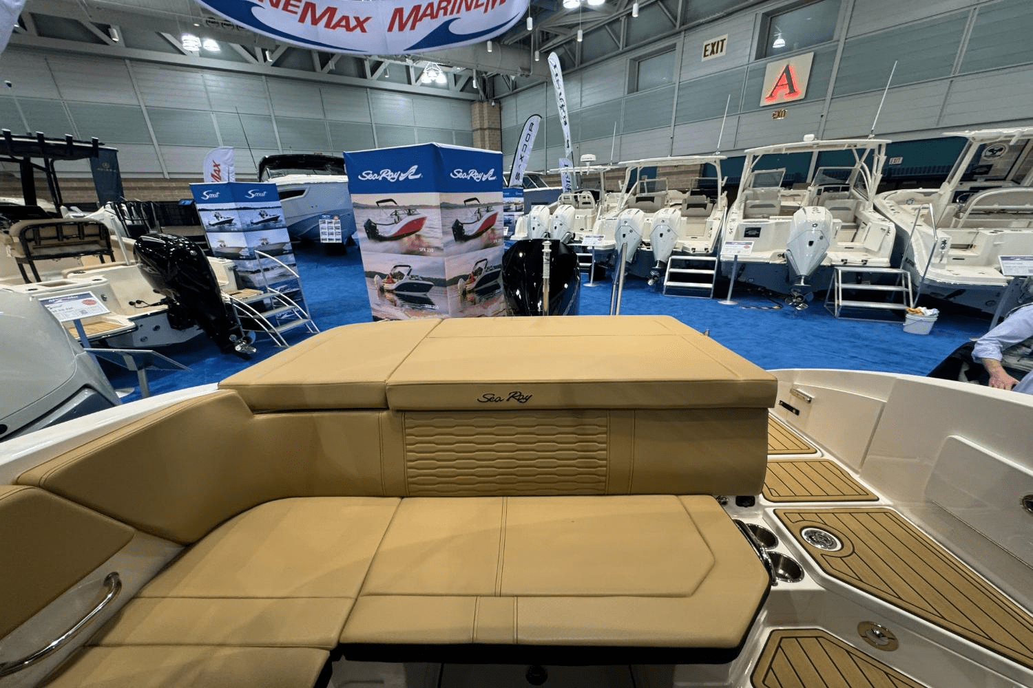 Slide: The Image of Sea Ray SPX 230 Outboard 2025 - 3