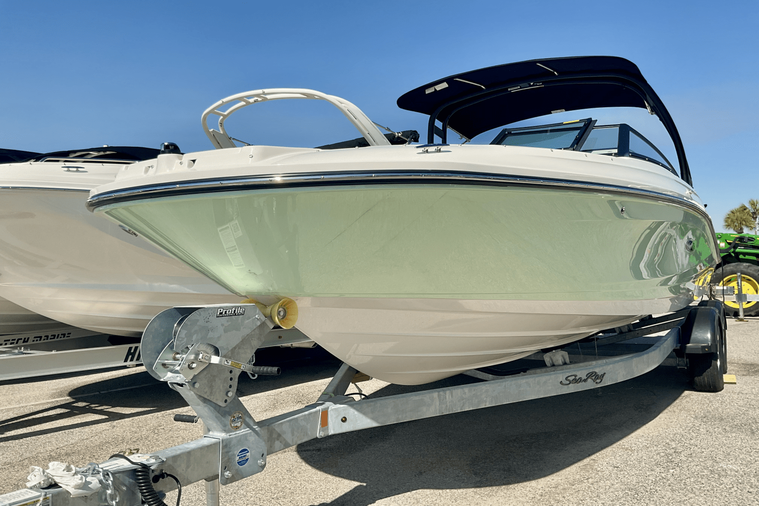 Slide: The Image of Sea Ray SPX 230 Outboard 2025 - 3