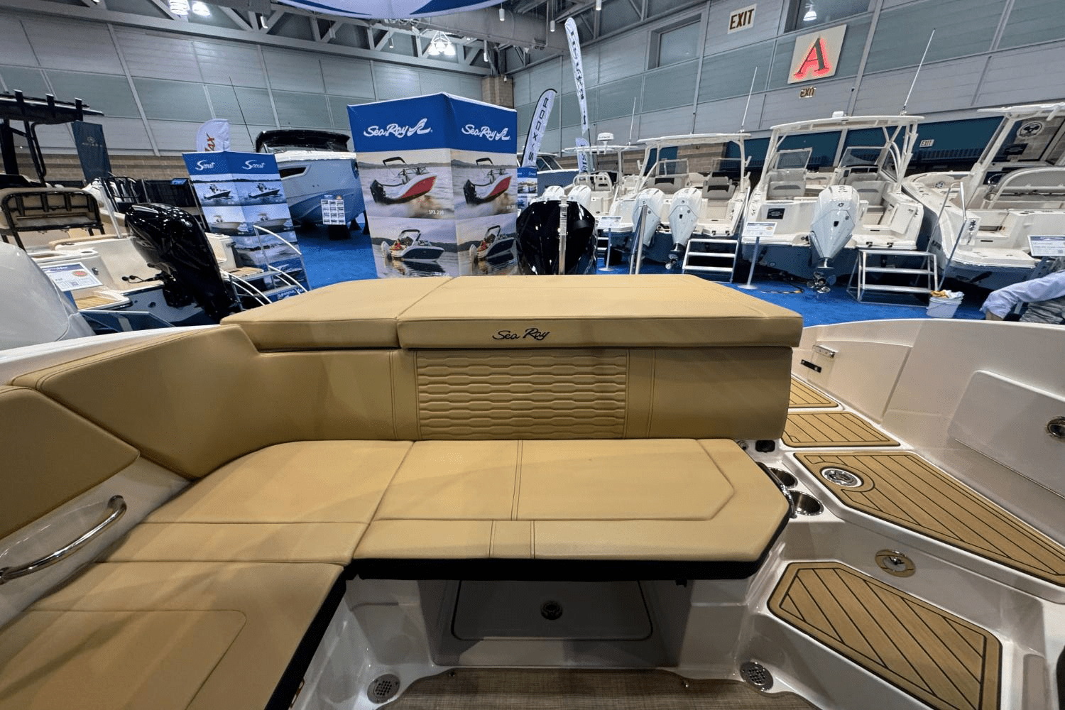 Slide: The Image of Sea Ray SPX 230 Outboard 2025 - 4