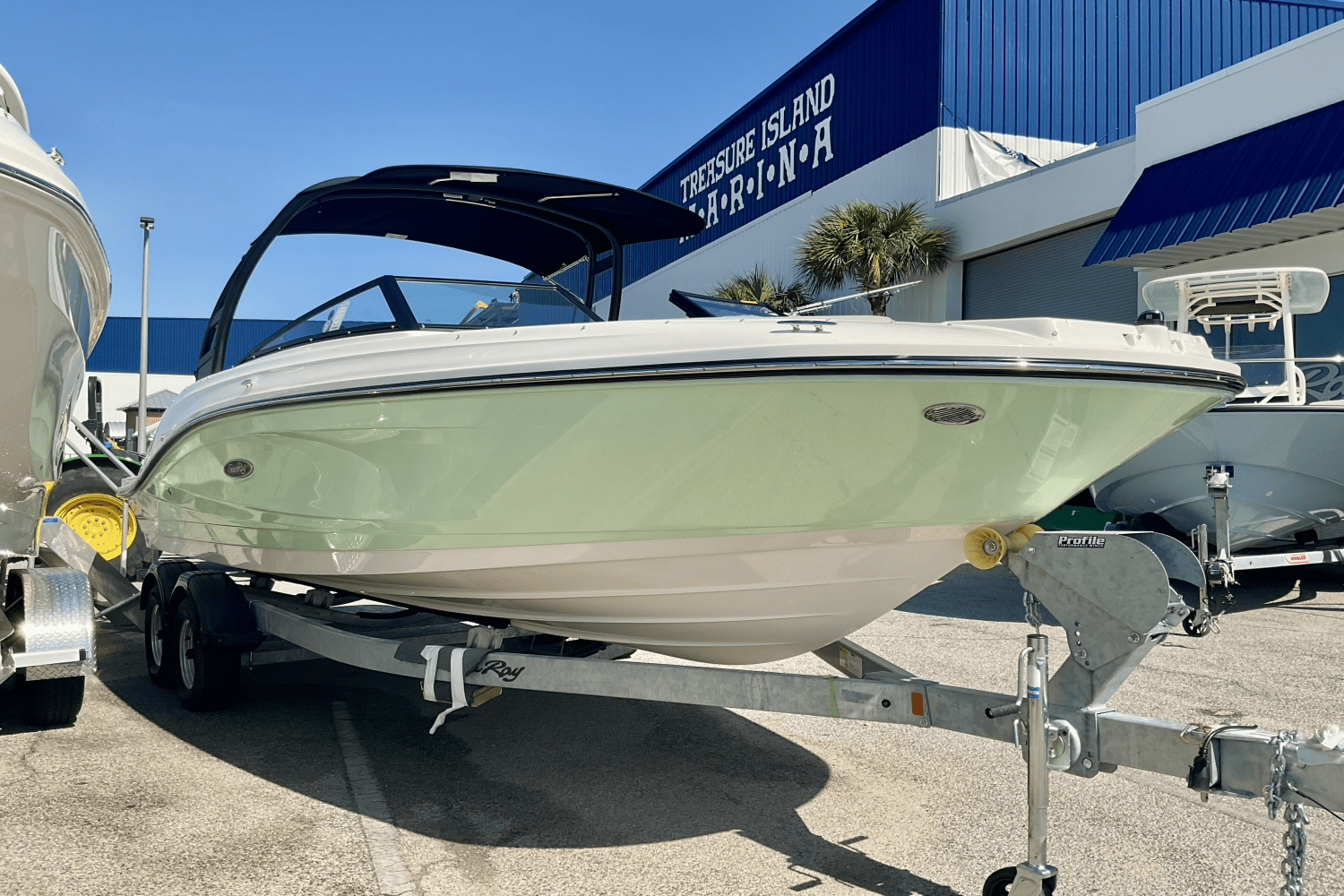 Slide: The Image of Sea Ray SPX 230 Outboard 2025 - 4