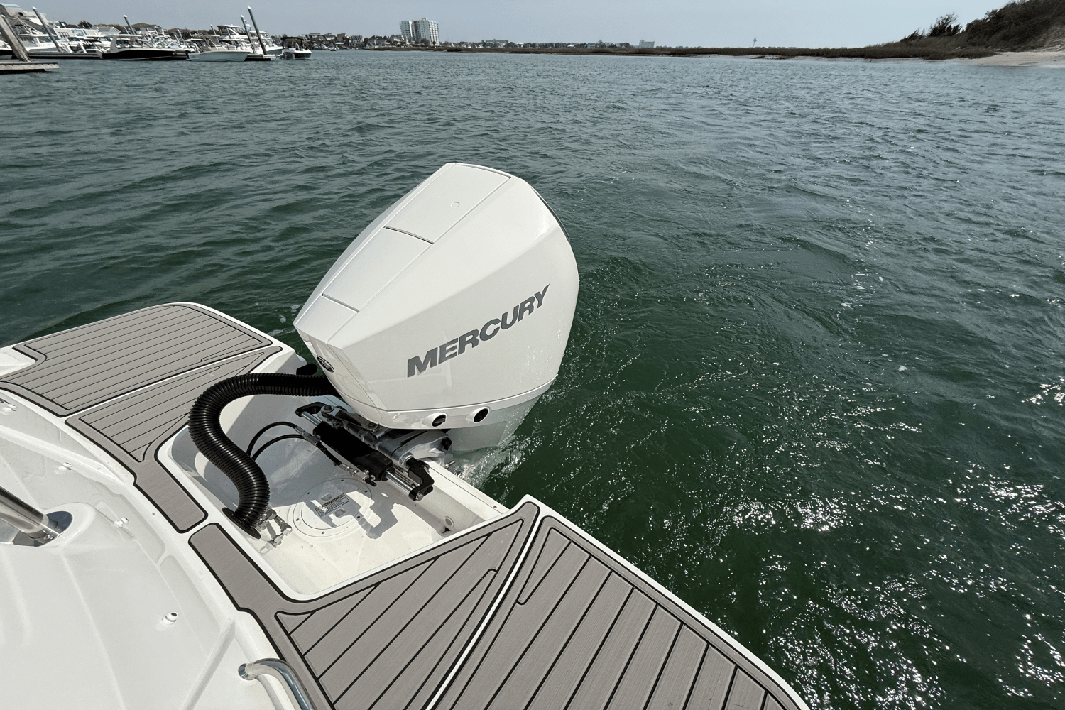 Slide: The Image of Sea Ray SPX 230 Outboard 2025 - 4
