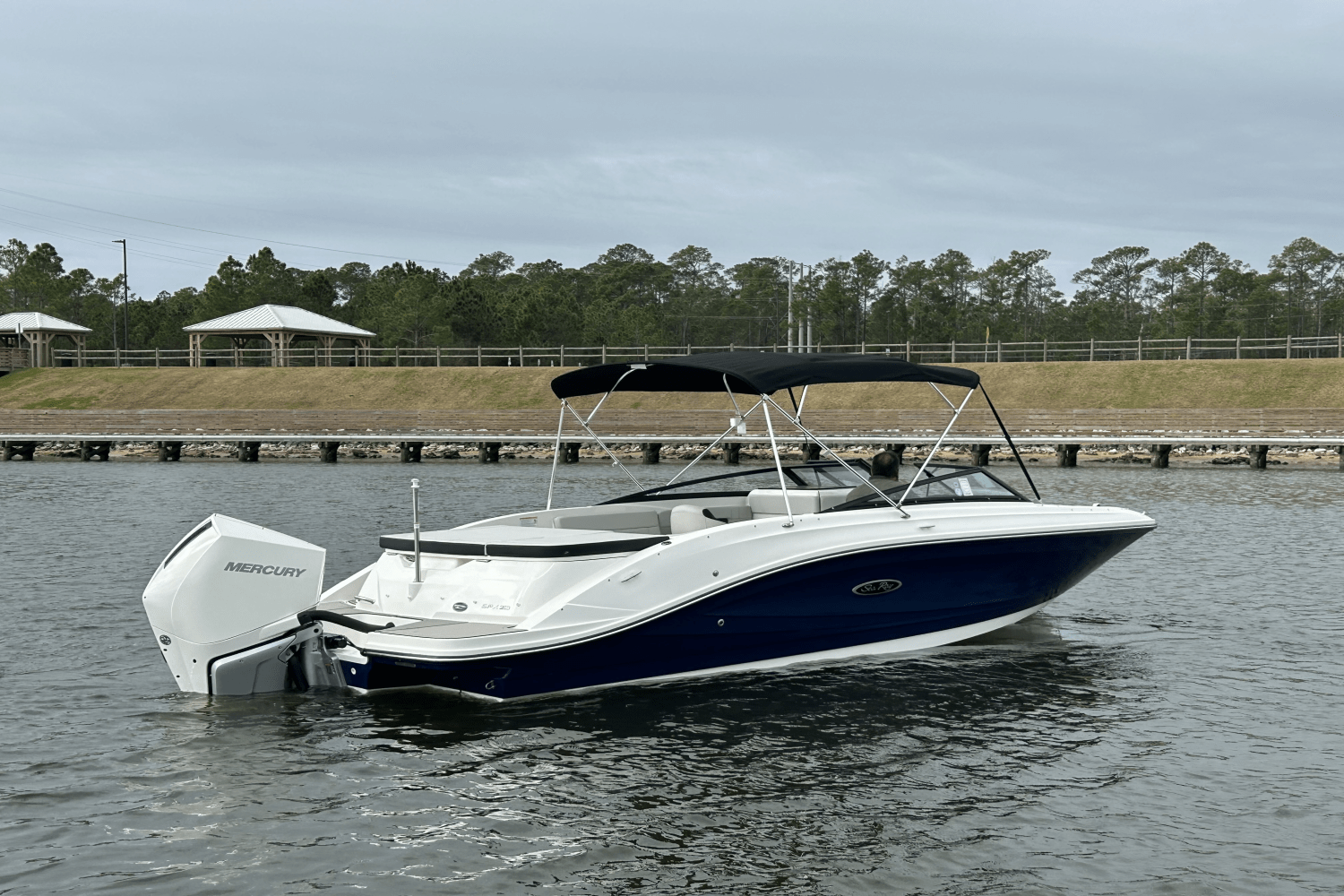 Slide: The Image of Sea Ray SPX 230 Outboard 2025 - 4