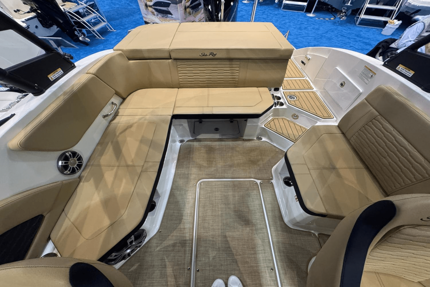 Slide: The Image of Sea Ray SPX 230 Outboard 2025 - 5