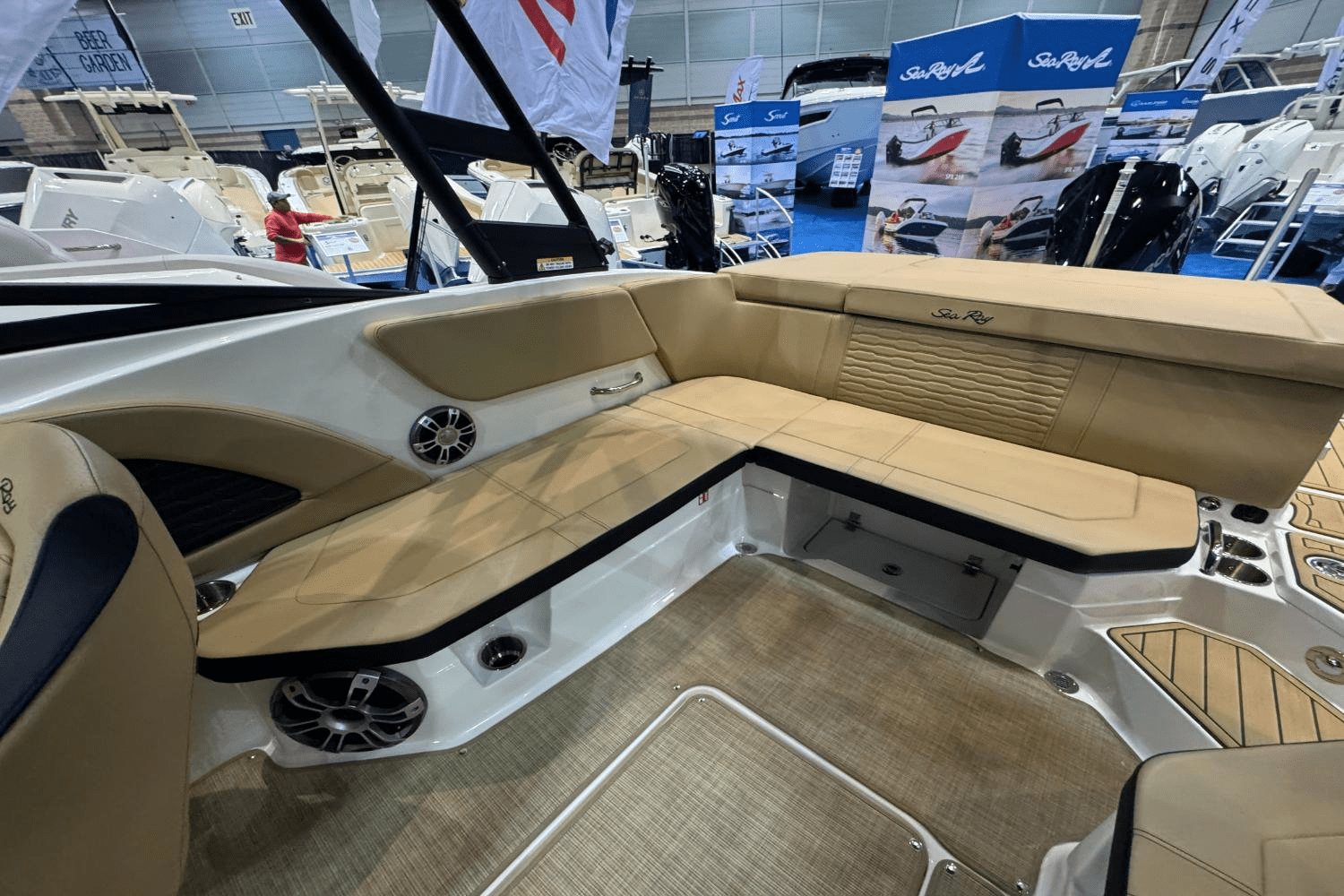 Slide: The Image of Sea Ray SPX 230 Outboard 2025 - 6