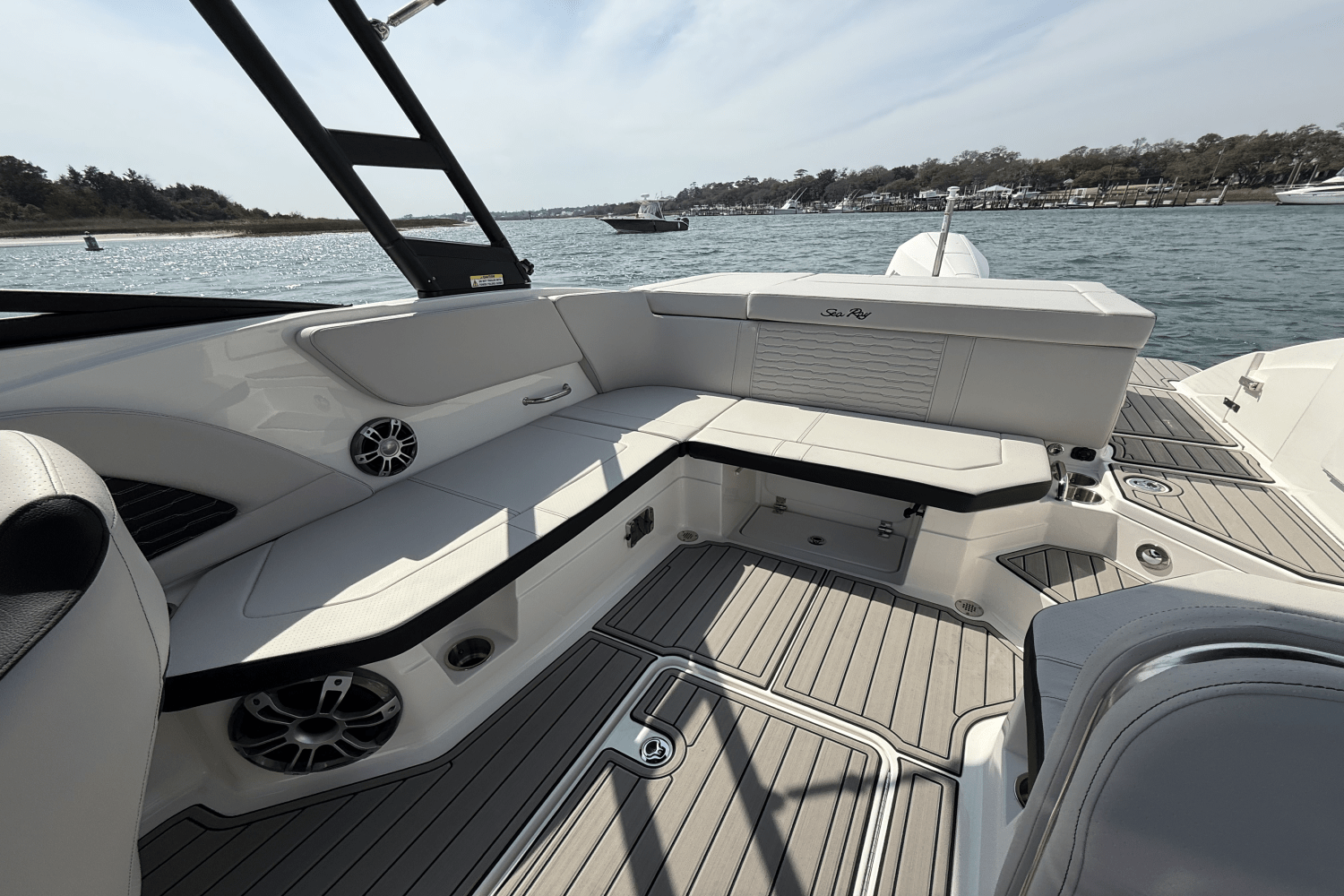 Slide: The Image of Sea Ray SPX 230 Outboard 2025 - 6