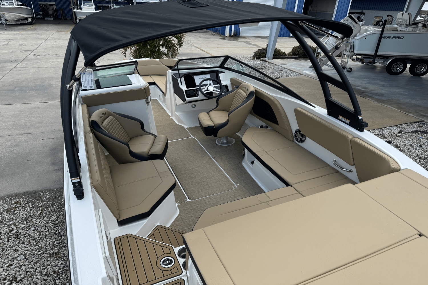 Slide: The Image of Sea Ray SPX 230 Outboard 2025 - 6