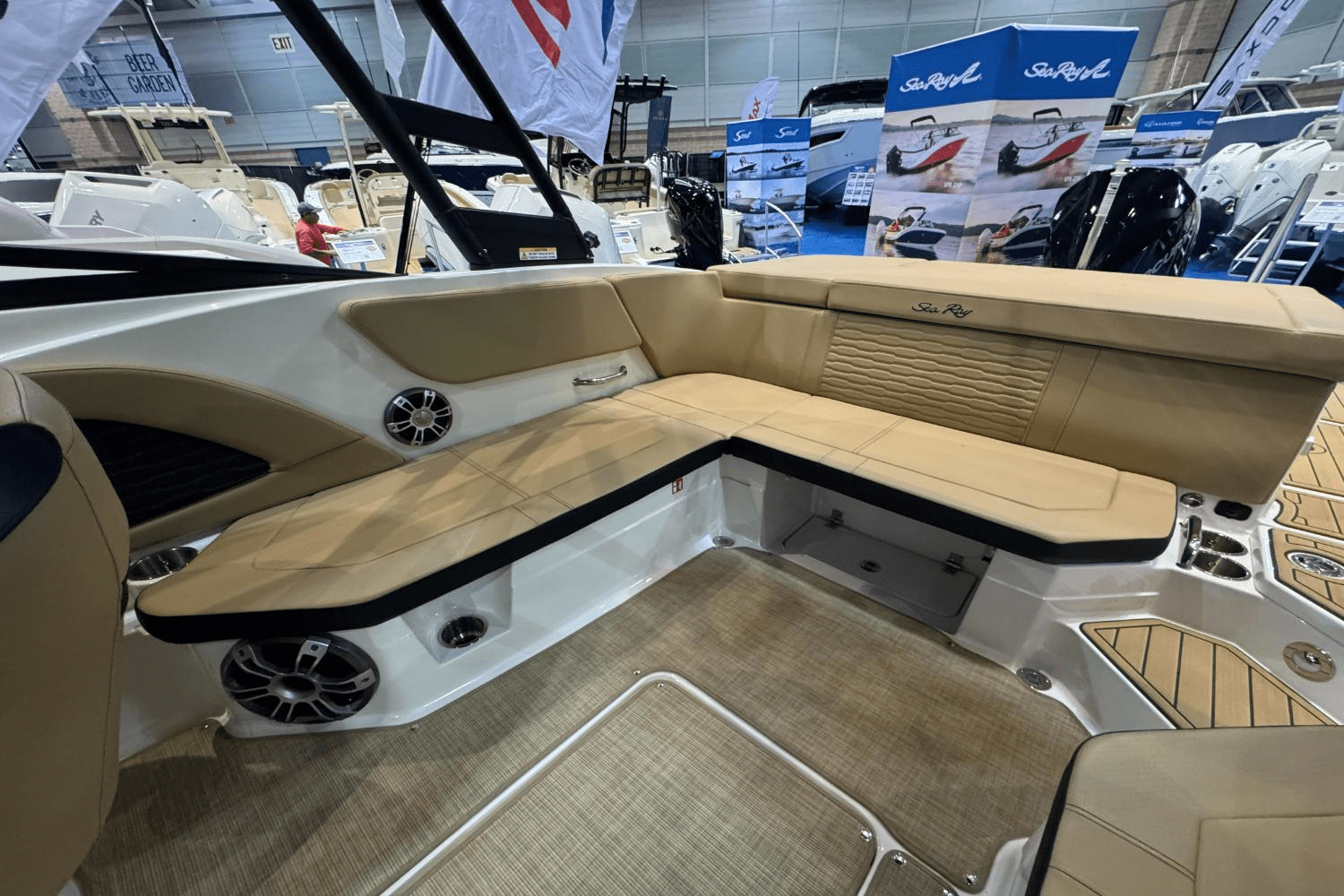 Slide: The Image of Sea Ray SPX 230 Outboard 2025 - 7