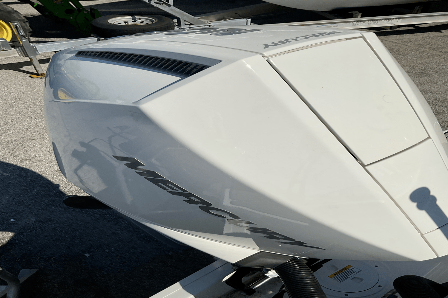Slide: The Image of Sea Ray SPX 230 Outboard 2025 - 7