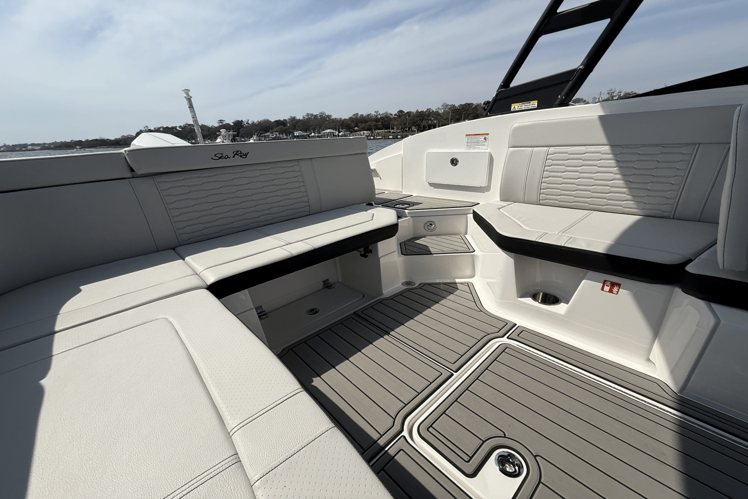 Slide: The Image of Sea Ray SPX 230 Outboard 2025 - 7