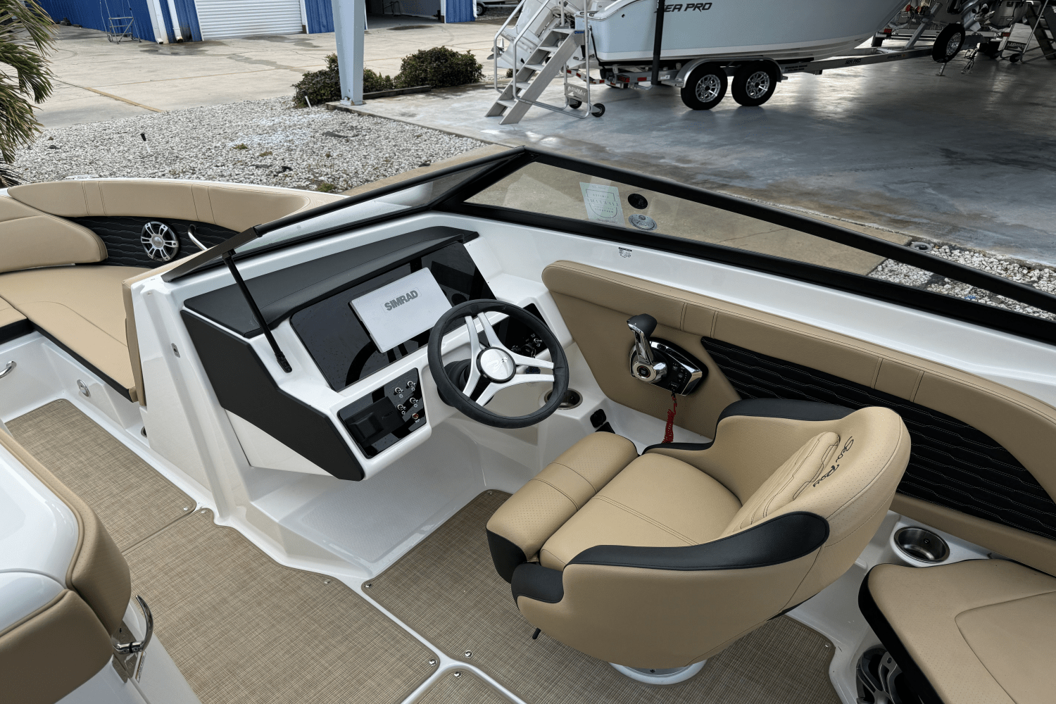 Slide: The Image of Sea Ray SPX 230 Outboard 2025 - 7