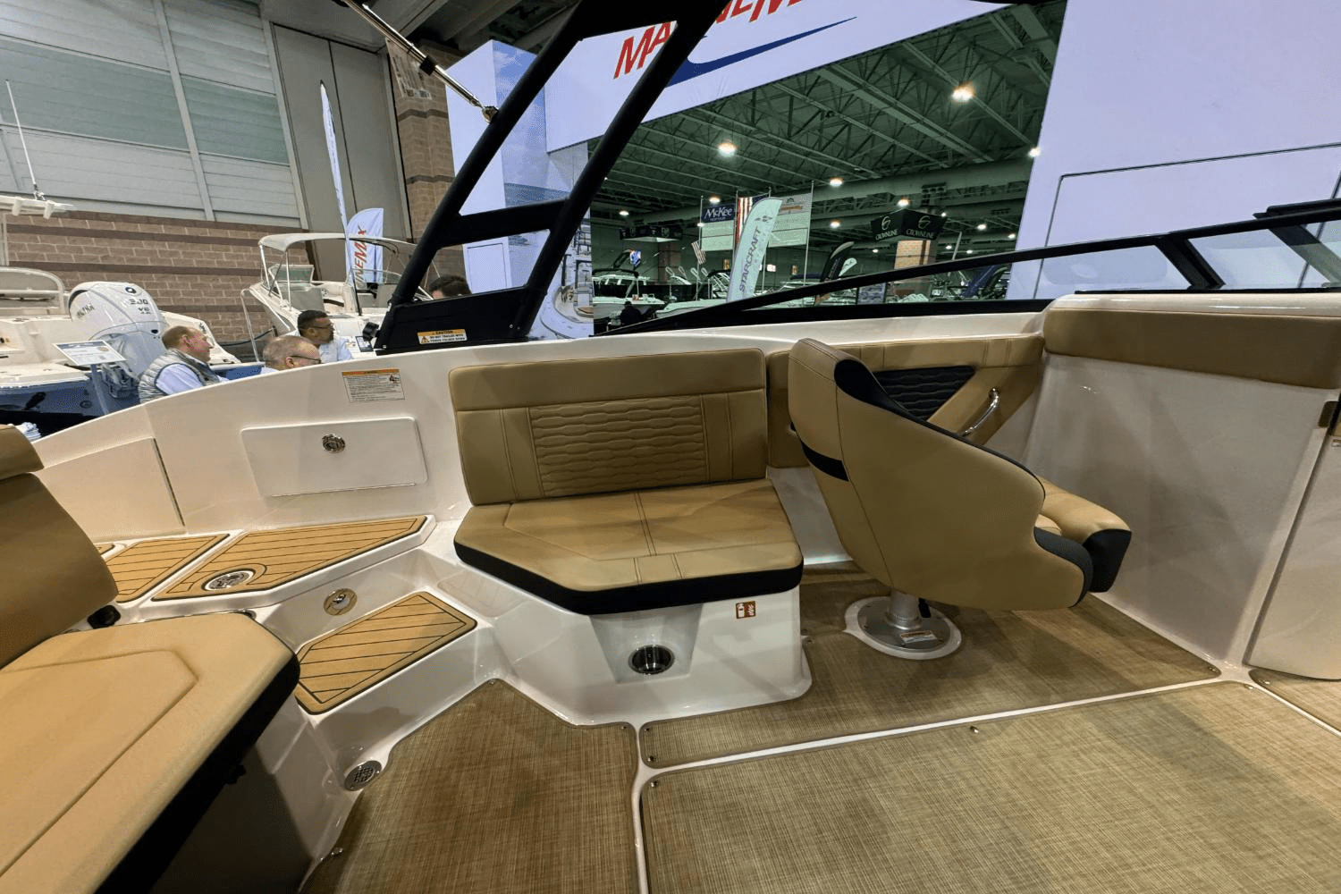 Slide: The Image of Sea Ray SPX 230 Outboard 2025 - 8