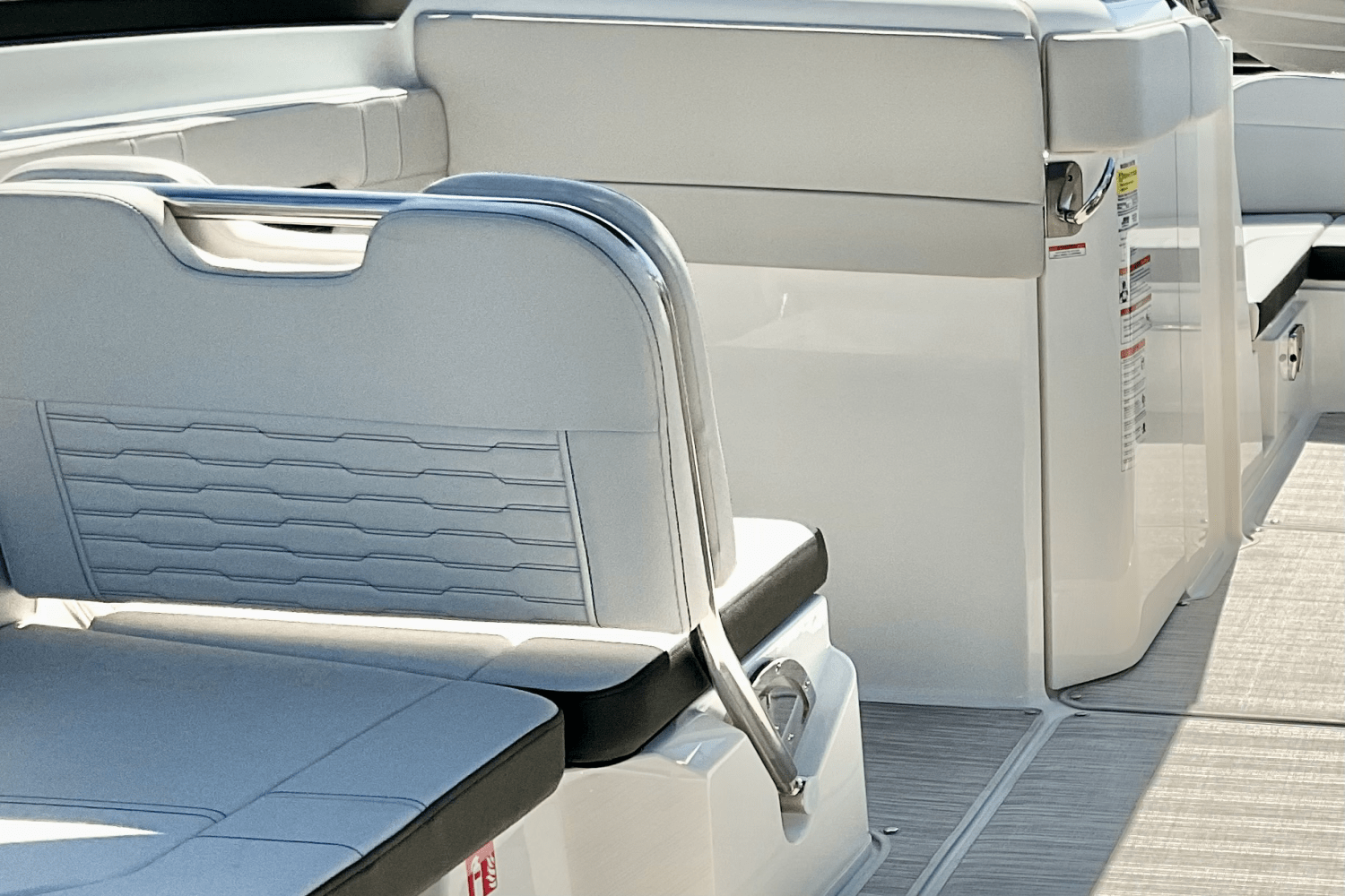 Slide: The Image of Sea Ray SPX 230 Outboard 2025 - 8