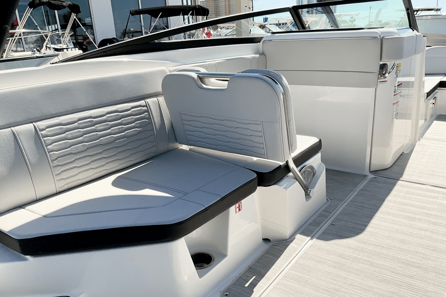 Slide: The Image of Sea Ray SPX 230 Outboard 2025 - 9