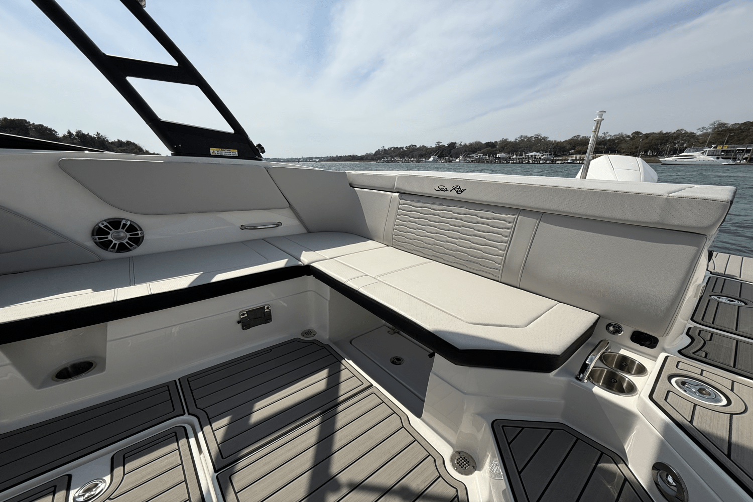 Slide: The Image of Sea Ray SPX 230 Outboard 2025 - 9