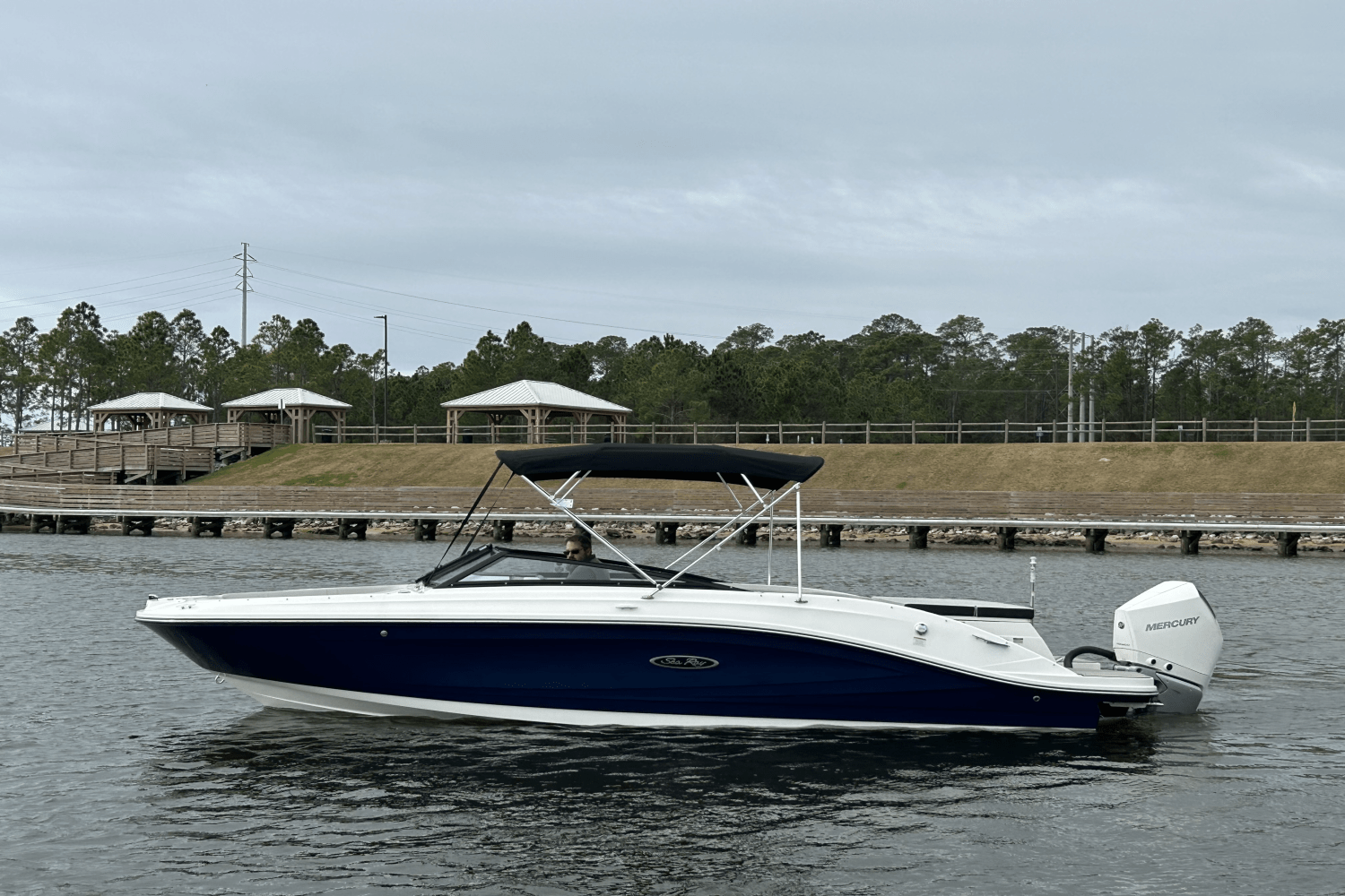 Slide: The Image of Sea Ray SPX 230 Outboard 2025 - 9