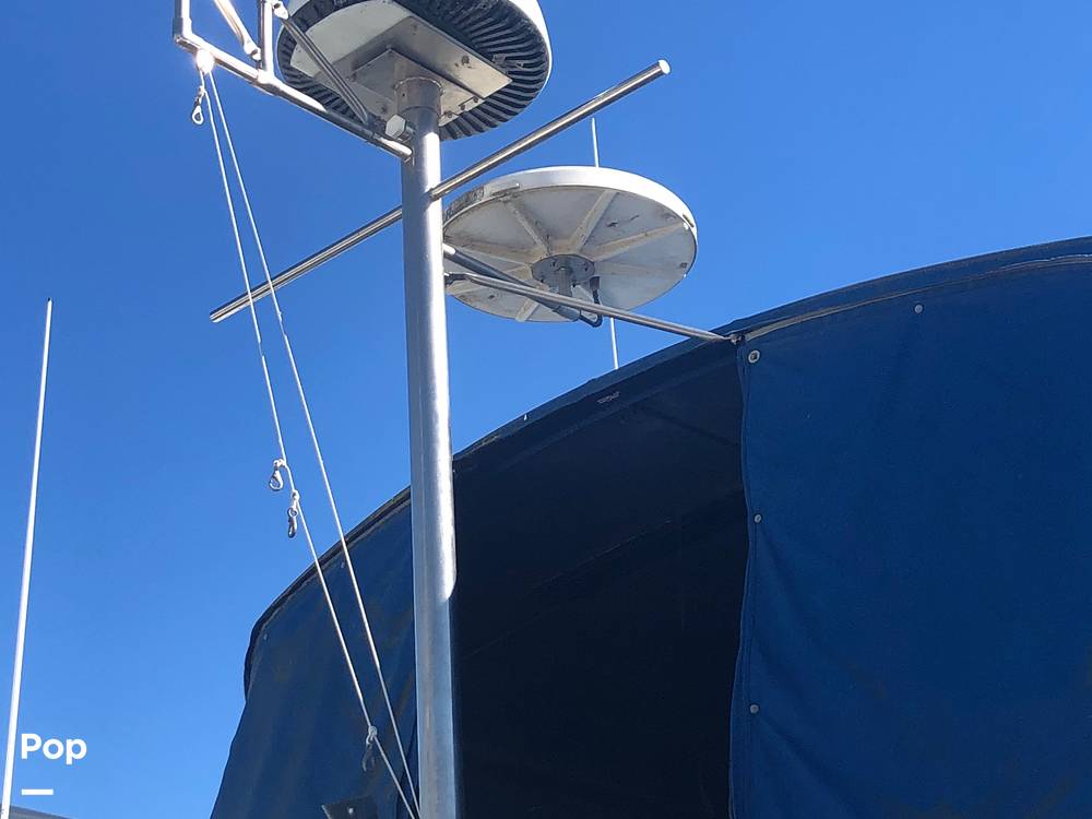 Slide: The Image of Sea Ray SRV 340 Sedan Bridge 1984 - 14884301