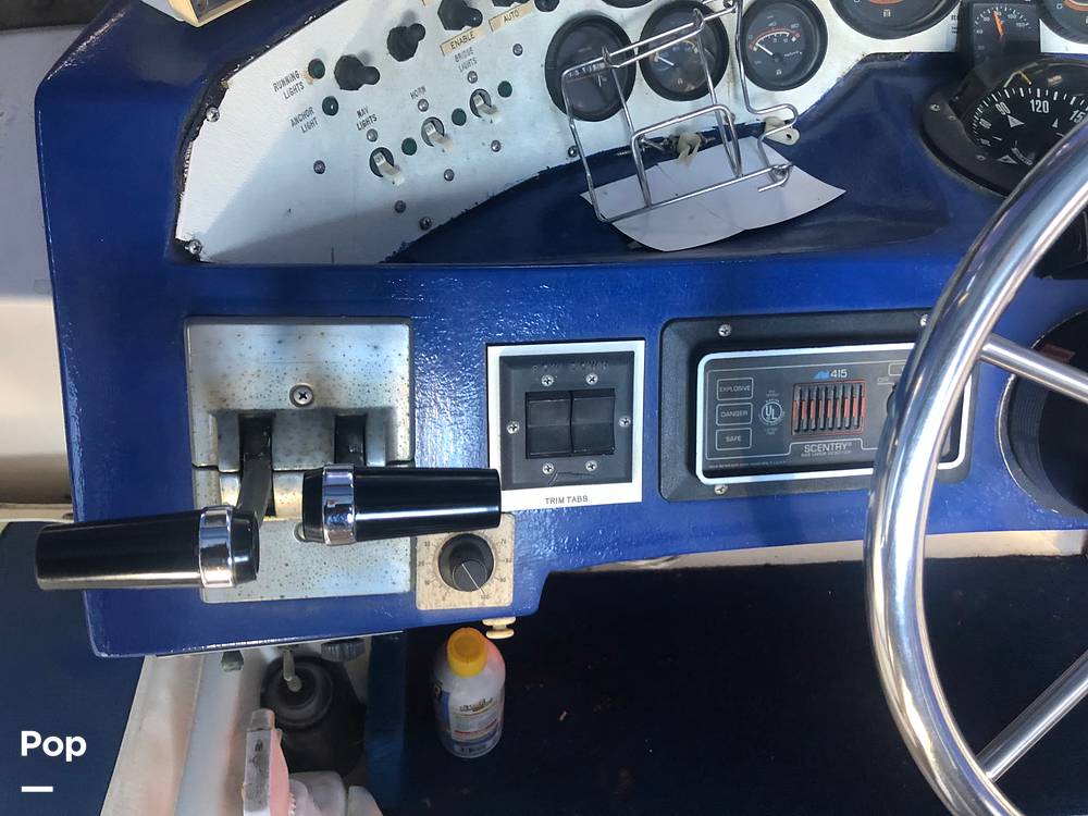 Slide: The Image of Sea Ray SRV 340 Sedan Bridge 1984 - 14884172