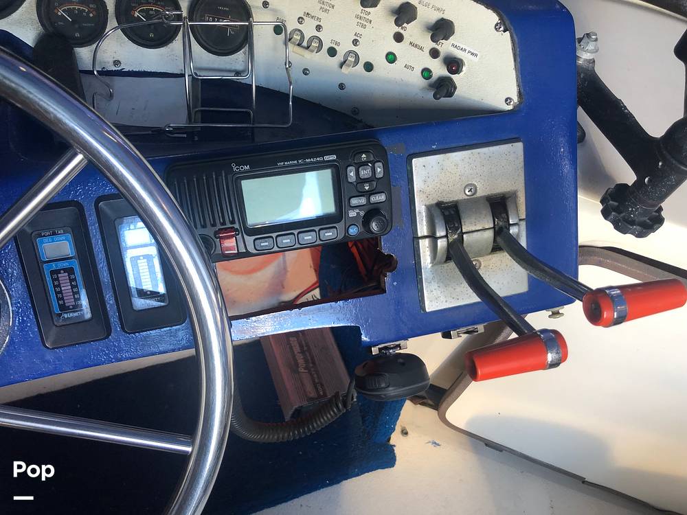 Slide: The Image of Sea Ray SRV 340 Sedan Bridge 1984 - 14884175