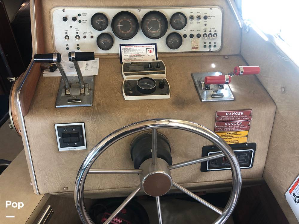 Slide: The Image of Sea Ray SRV 340 Sedan Bridge 1984 - 14884183