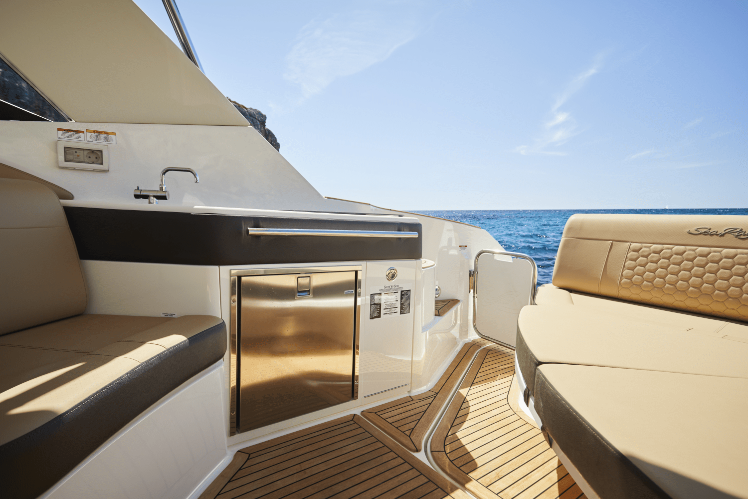 Slide: The Image of Sea Ray Sundancer 320 2024 - 14