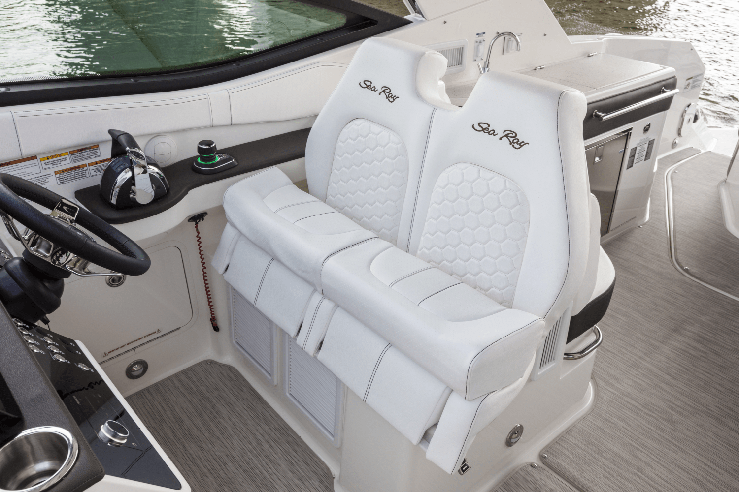 Slide: The Image of Sea Ray Sundancer 320 2024 - 17