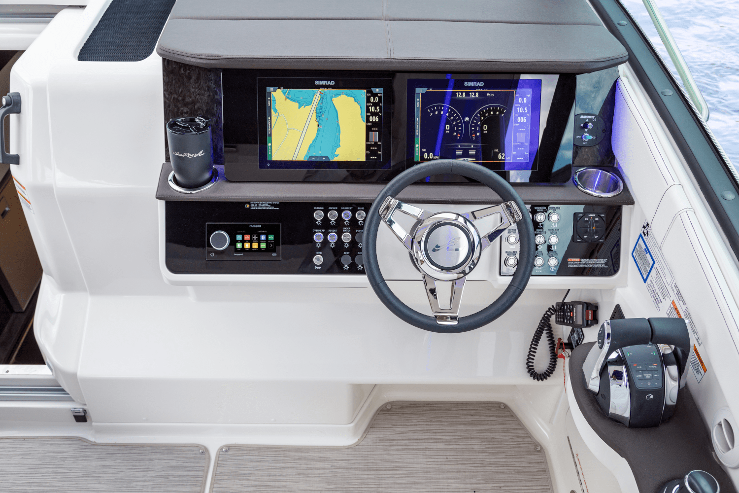 Slide: The Image of Sea Ray Sundancer 320 2024 - 22