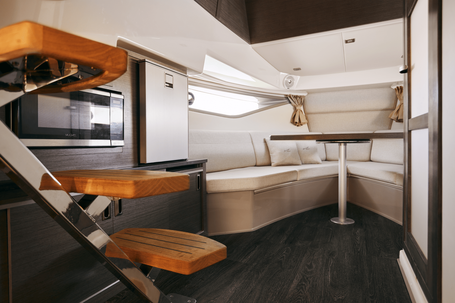 Slide: The Image of Sea Ray Sundancer 320 2024 - 26