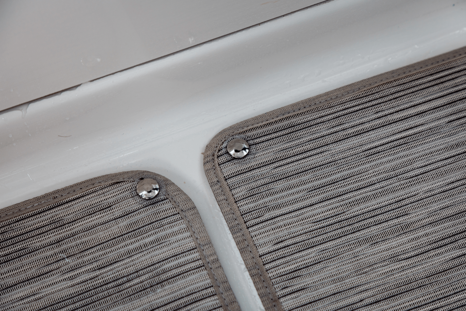 Slide: The Image of Sea Ray Sundancer 320 2024 - 36