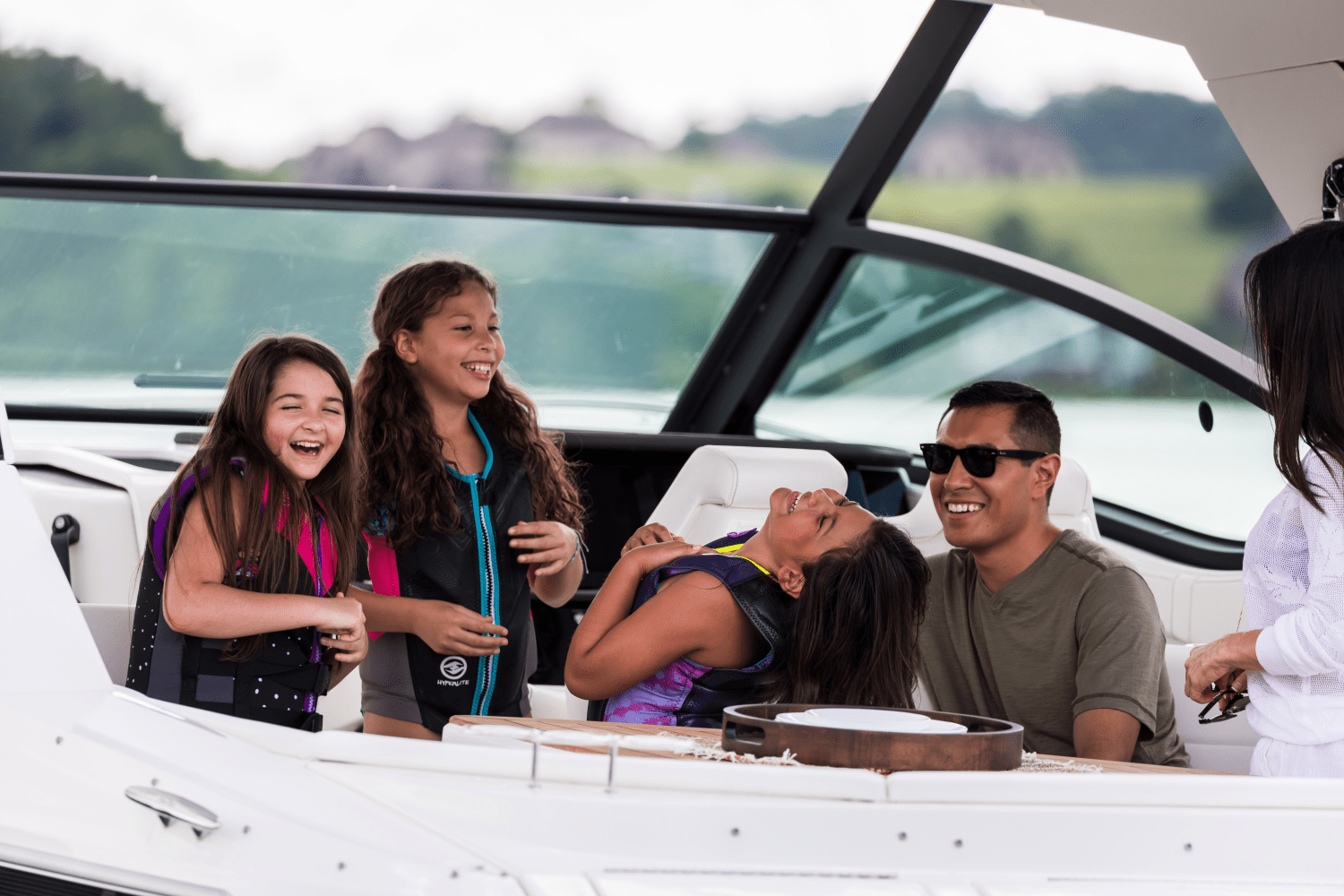 Slide: The Image of Sea Ray Sundancer 320 2024 - 39
