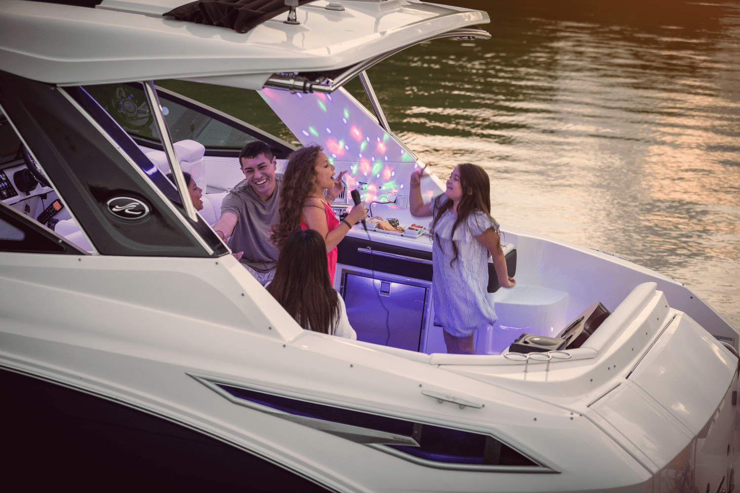 Slide: The Image of Sea Ray Sundancer 320 2024 - 45