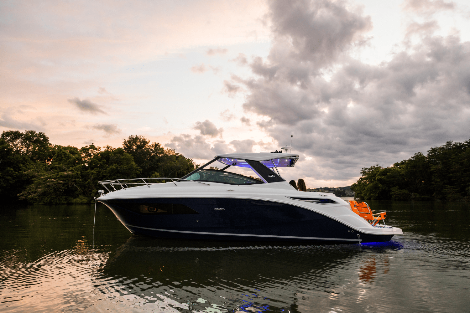 Slide: The Image of Sea Ray Sundancer 320 2024 - 46