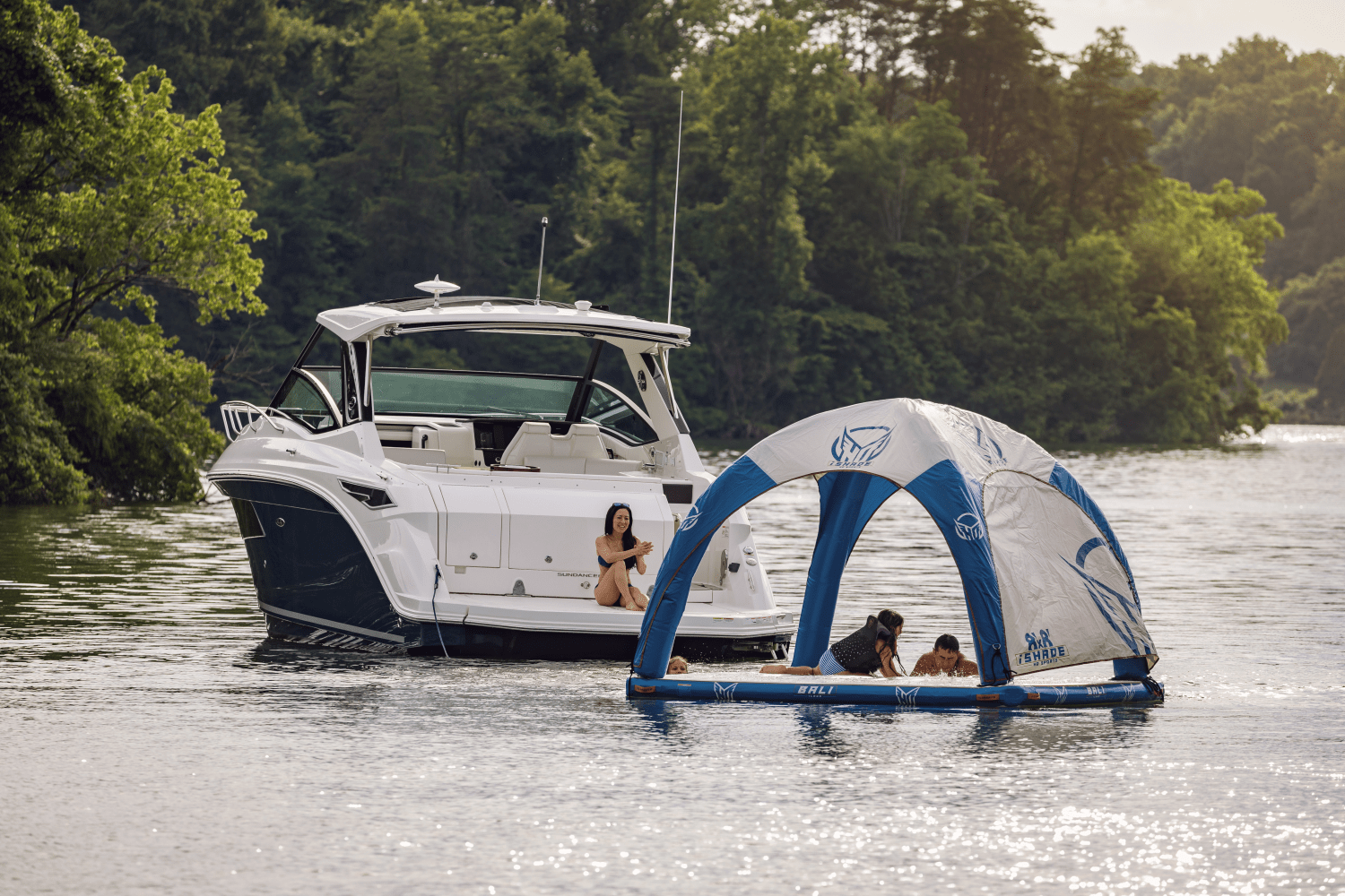 Slide: The Image of Sea Ray Sundancer 320 2024 - 47