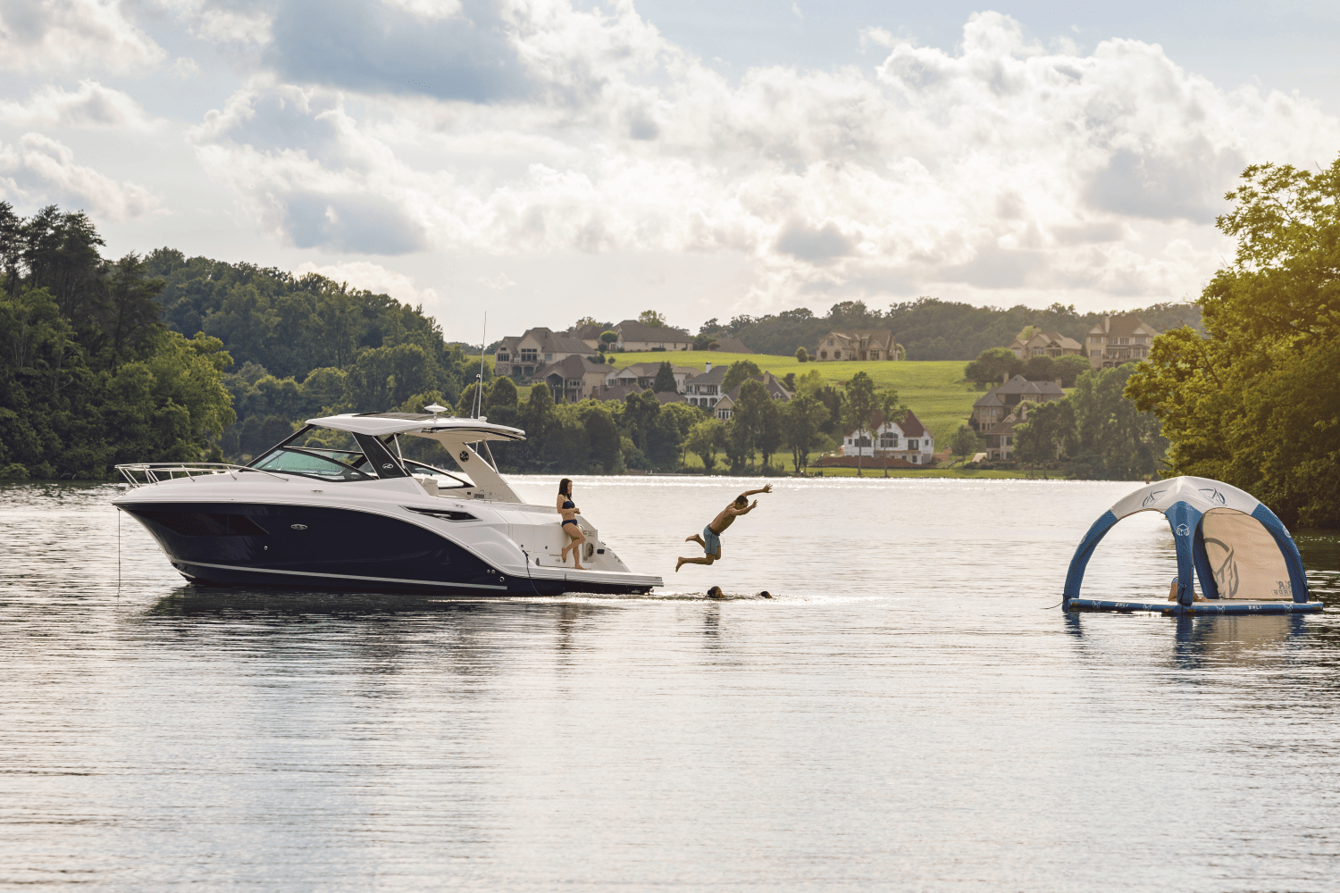 Slide: The Image of Sea Ray Sundancer 320 2024 - 48