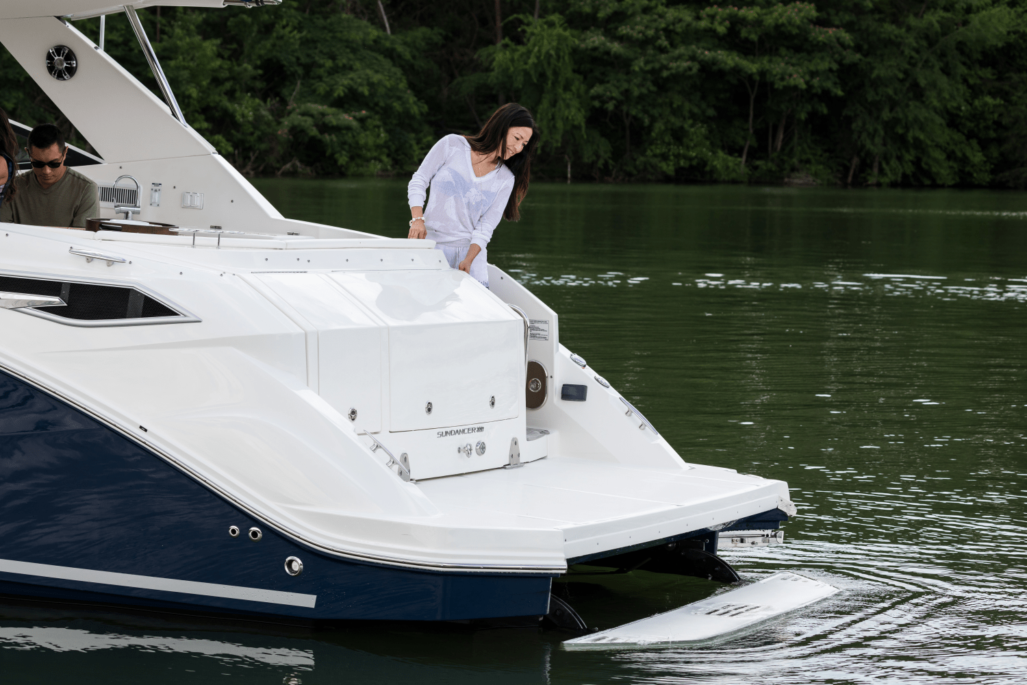 Slide: The Image of Sea Ray Sundancer 320 2024 - 49