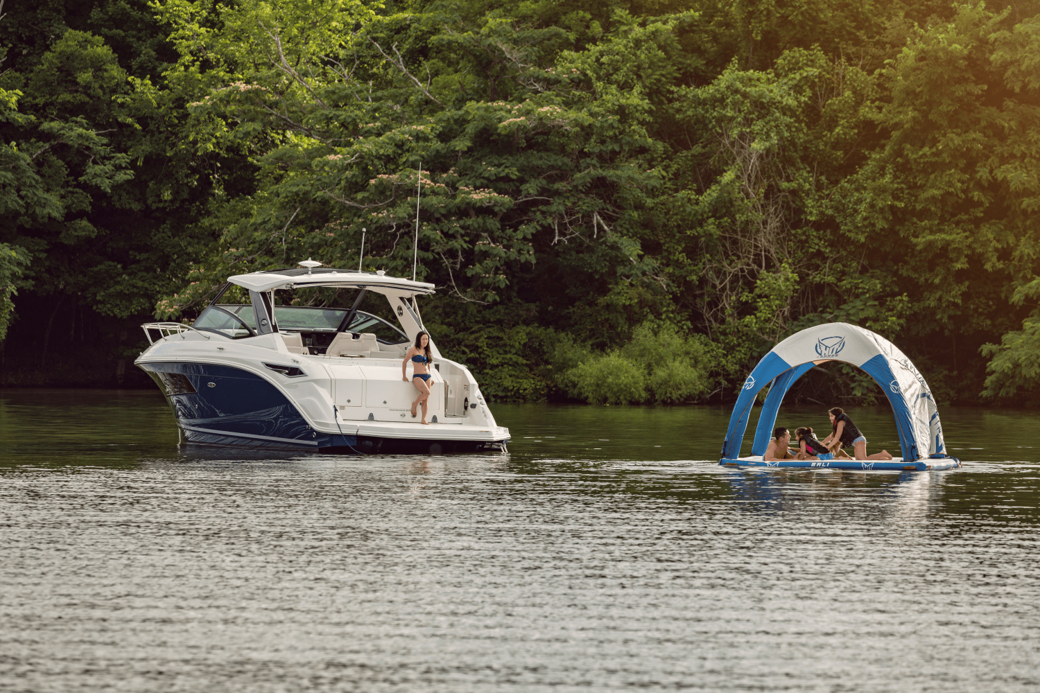 Slide: The Image of Sea Ray Sundancer 320 2024 - 51