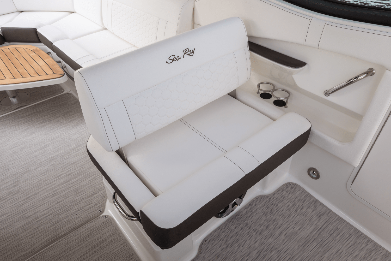 Slide: The Image of Sea Ray Sundancer 320 2024 - 61