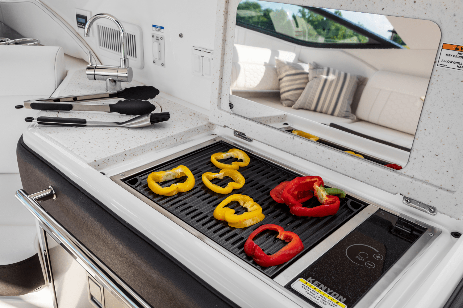 Slide: The Image of Sea Ray Sundancer 320 2024 - 67