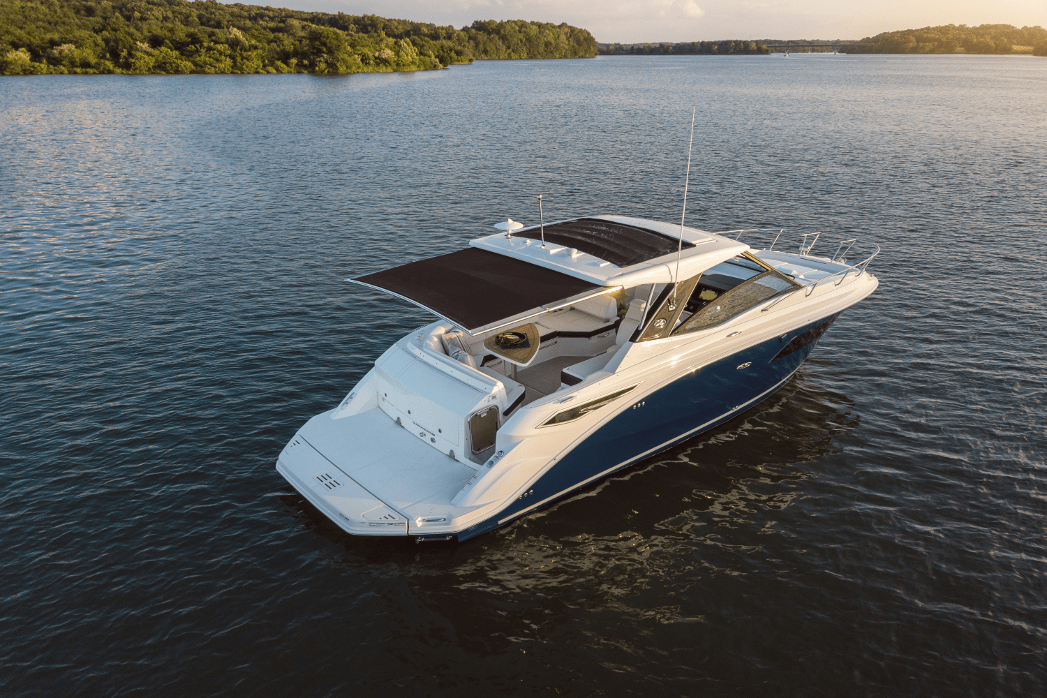 Slide: The Image of Sea Ray Sundancer 320 2024 - 68