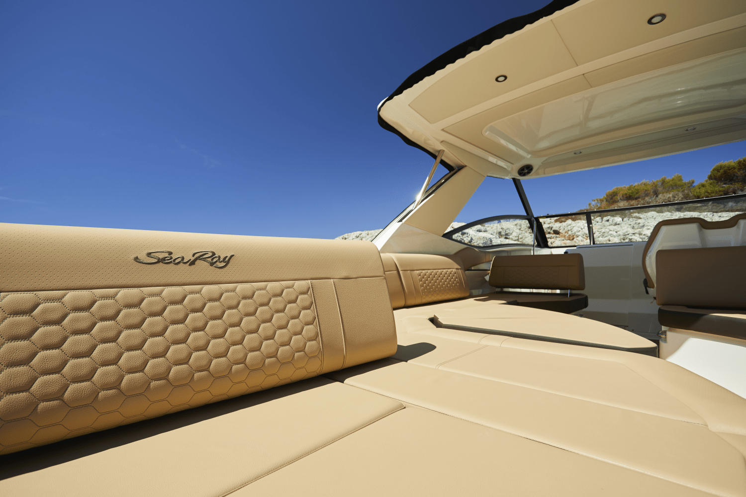 Slide: The Image of Sea Ray Sundancer 320 2024 - 73